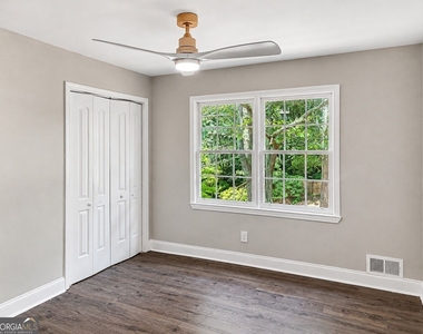 4521 S Roberts Drive - Photo Thumbnail 7