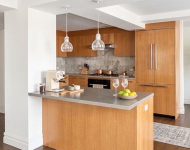 752 West End Avenue - Photo Thumbnail 6