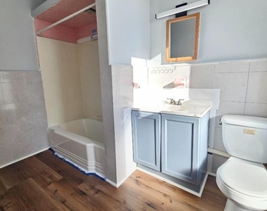 70 Jackson Ave - Photo Thumbnail 5