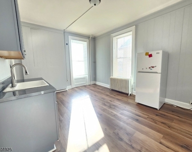 70 Jackson Ave - Photo Thumbnail 2