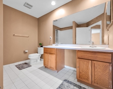 111 Cardigan Ct - Photo Thumbnail 16