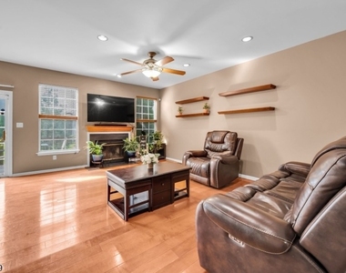 111 Cardigan Ct - Photo Thumbnail 5