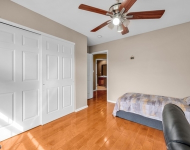 111 Cardigan Ct - Photo Thumbnail 15