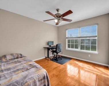 111 Cardigan Ct - Photo Thumbnail 17