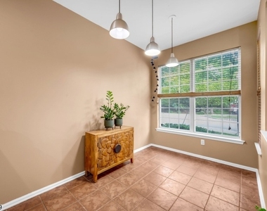 111 Cardigan Ct - Photo Thumbnail 2