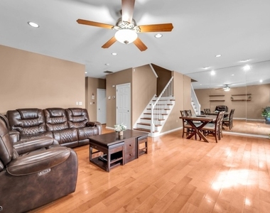 111 Cardigan Ct - Photo Thumbnail 6
