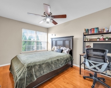 111 Cardigan Ct - Photo Thumbnail 12