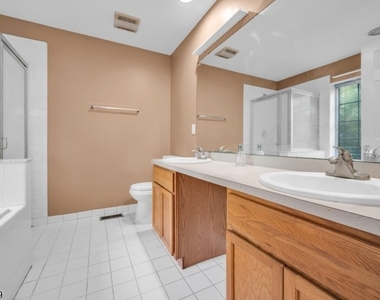 111 Cardigan Ct - Photo Thumbnail 18
