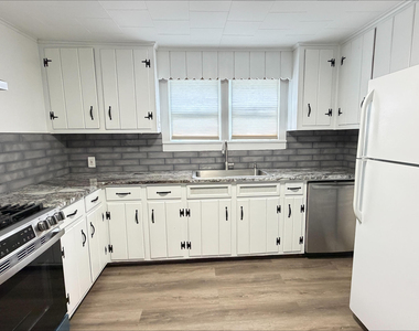 104 Burlington Avenue - Photo Thumbnail 14