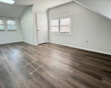 104 Burlington Avenue - Photo Thumbnail 24