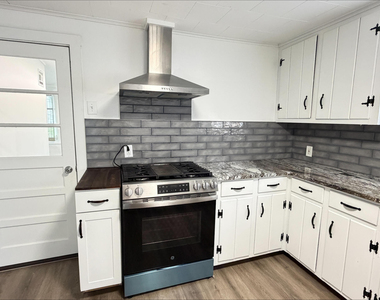 104 Burlington Avenue - Photo Thumbnail 12