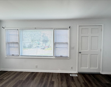 104 Burlington Avenue - Photo Thumbnail 5