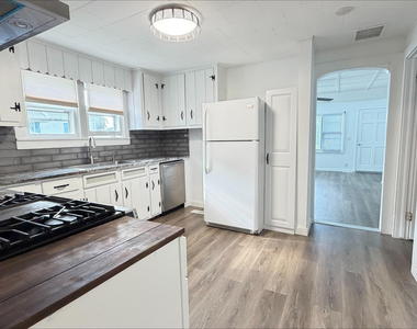 104 Burlington Avenue - Photo Thumbnail 15