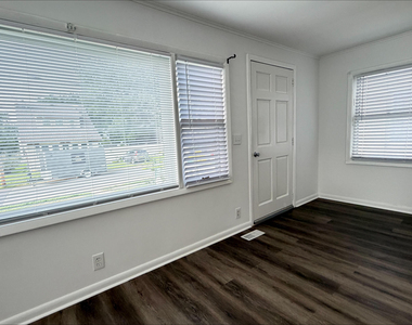 104 Burlington Avenue - Photo Thumbnail 6
