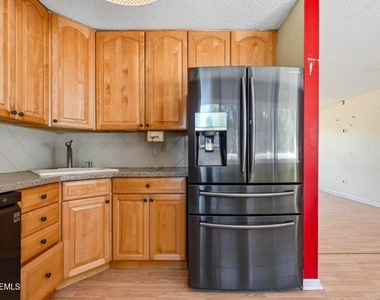 200 Pacific Avenue - Photo Thumbnail 8