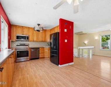 200 Pacific Avenue - Photo Thumbnail 6