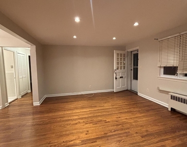 139 Manor Drive - Photo Thumbnail 2