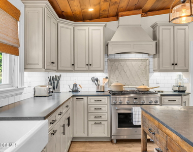 566 Prospect Avenue - Photo Thumbnail 15