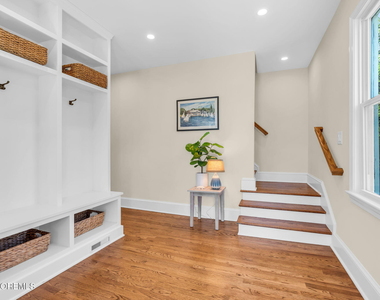 566 Prospect Avenue - Photo Thumbnail 4