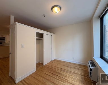 1 Avenue - Photo Thumbnail 1