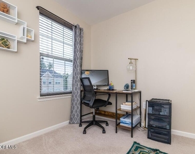 46 Creekside Way - Photo Thumbnail 15