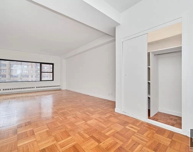 East 55 Street - Photo Thumbnail 1