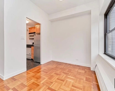 East 55 Street - Photo Thumbnail 2