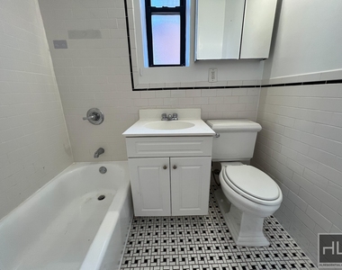 West 72 Street - Photo Thumbnail 3