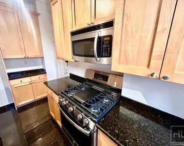 East 80th Street - Photo Thumbnail 2