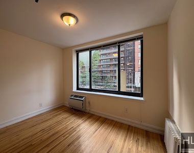1 Avenue - Photo Thumbnail 2