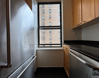 West 87th Street - Photo Thumbnail 3