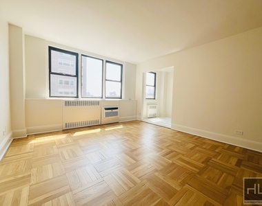 East 79th Street - Photo Thumbnail 1