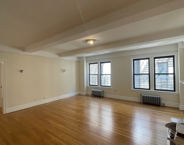 East 80th Street - Photo Thumbnail 1
