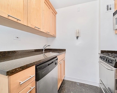 East 55 Street - Photo Thumbnail 2