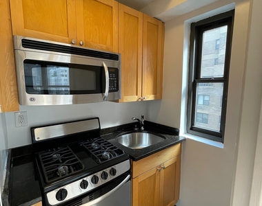 East 56 Street - Photo Thumbnail 4