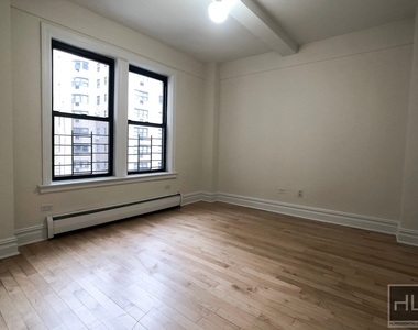 East 80th Street - Photo Thumbnail 4