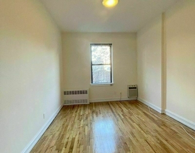East 84 Street - Photo Thumbnail 2