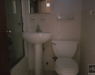 East 83rd Street - Photo Thumbnail 3