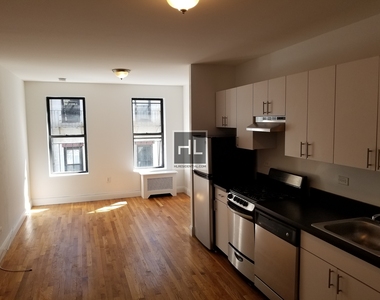 East 89 Street - Photo Thumbnail 3