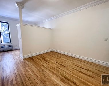 East 85 Street - Photo Thumbnail 1