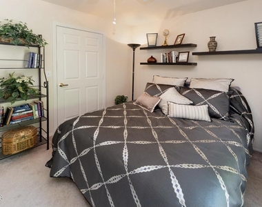 1287 N Alma School Road - Photo Thumbnail 8