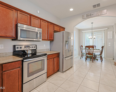 17717 W Mandalay Lane - Photo Thumbnail 8