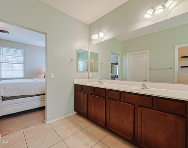 17717 W Mandalay Lane - Photo Thumbnail 26