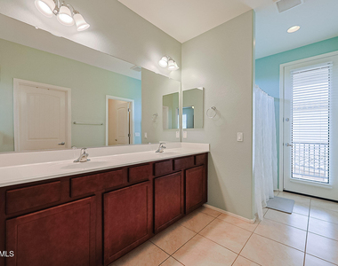 17717 W Mandalay Lane - Photo Thumbnail 25