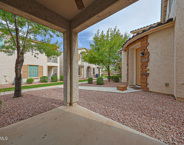 17717 W Mandalay Lane - Photo Thumbnail 11