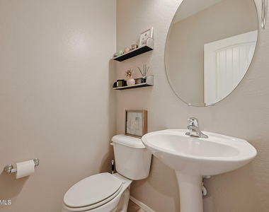 17717 W Mandalay Lane - Photo Thumbnail 12