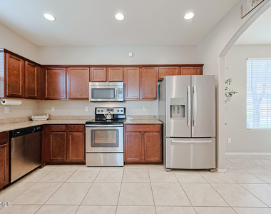 17717 W Mandalay Lane - Photo Thumbnail 6
