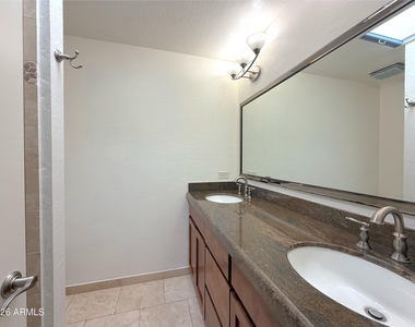 8331 E Valley Vista Drive - Photo Thumbnail 7