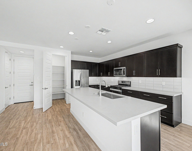 21505 E Sparrow Drive - Photo Thumbnail 16
