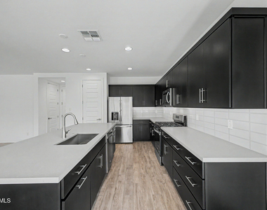 21505 E Sparrow Drive - Photo Thumbnail 12